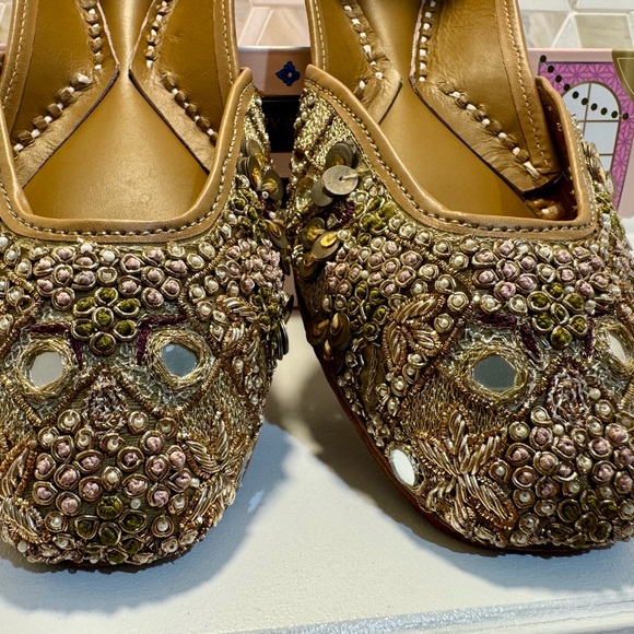 Fizzy Goblet x Payal Singhal : gold Jutti [BRAND NEW, UNWORN & ORIGINAL WRAP] - Picture 2 of 4